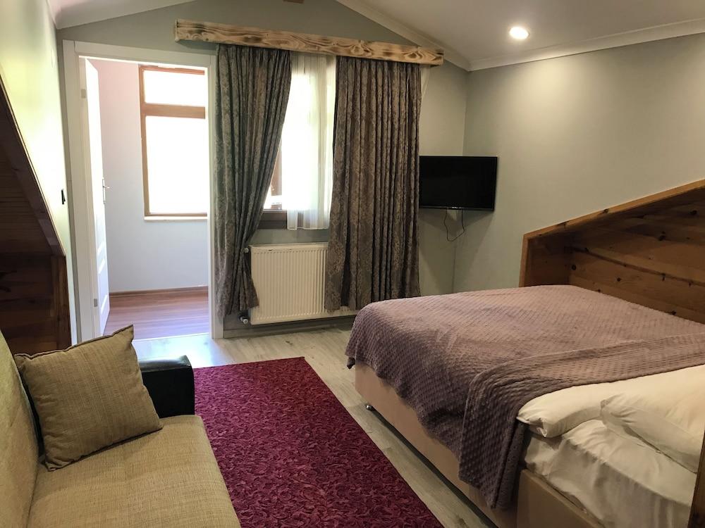 Yedigoller Hotel & Restaurant