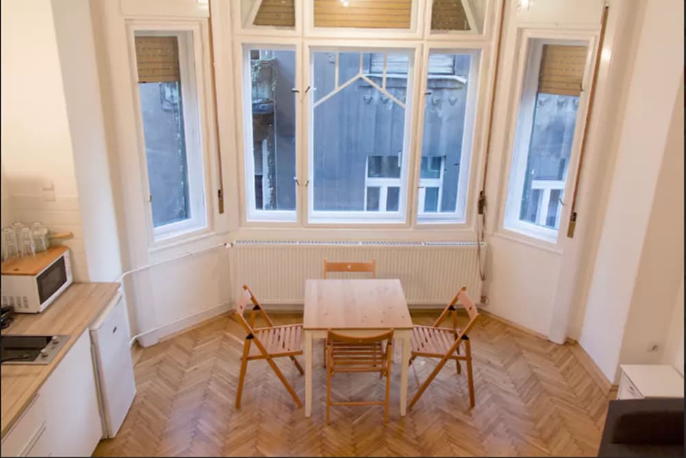 Incredible Ernesto I