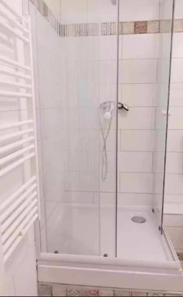 Incredible Ernesto III