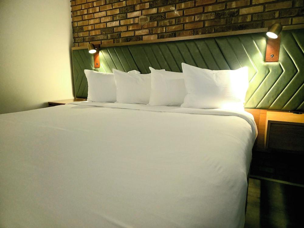 Penn Lodge Hotel & Suites