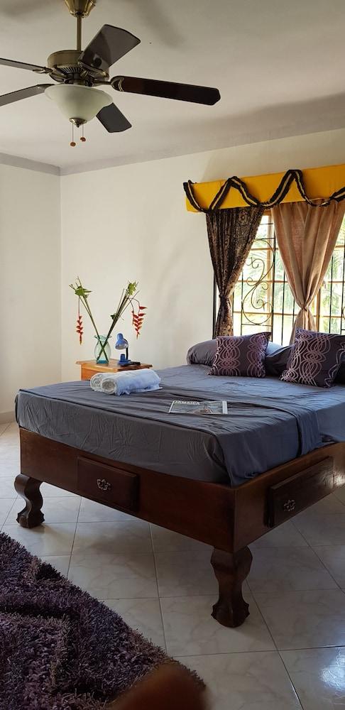 Jamaica Villa Sweetsap