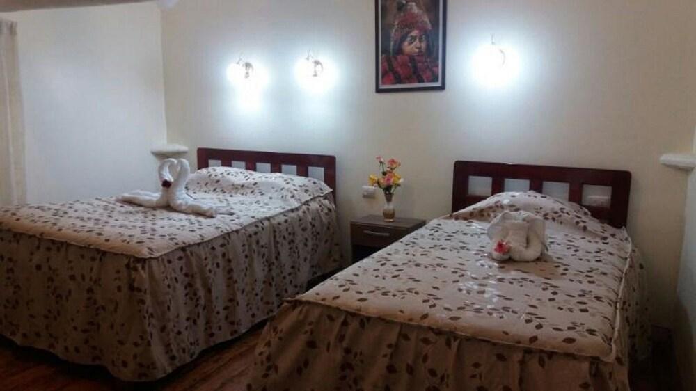 Hostal Carmeli A&C