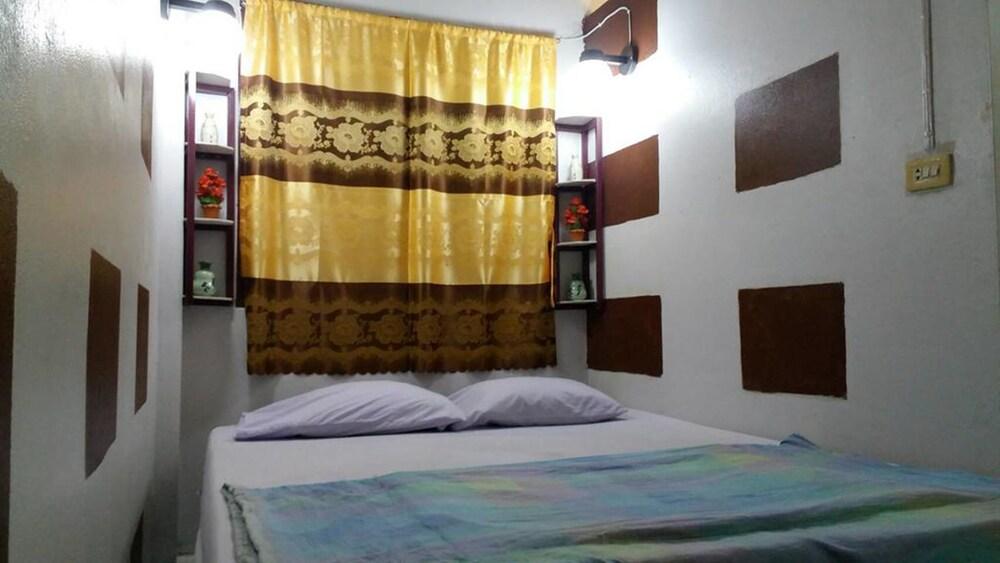 Adchara Mansion - Hostel