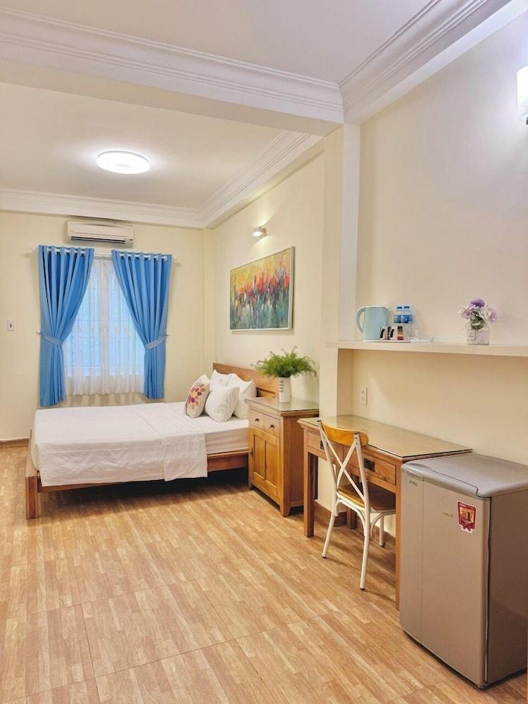 Cozy Hotel - 140 Cong Quynh