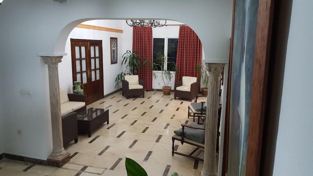 Hostal Restaurante el Lirio