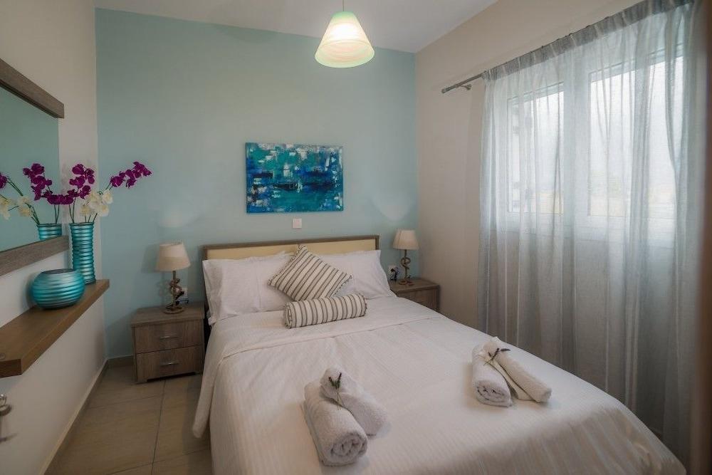 Tesys Studios & Apartments