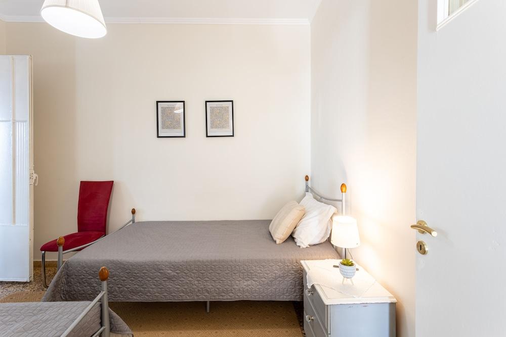 Sunset Serenity - Kardamili Seaside Getaway