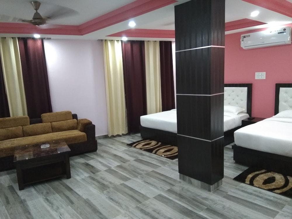 Hotel Sky Blue And Restaurant