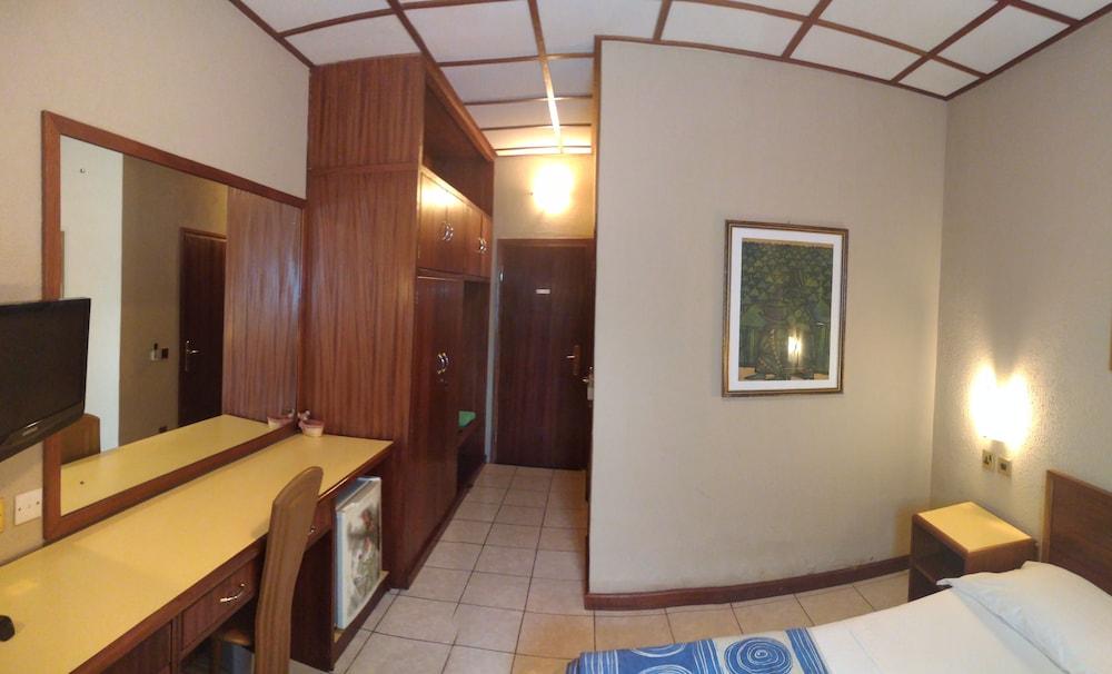 Manuela Residente Resort