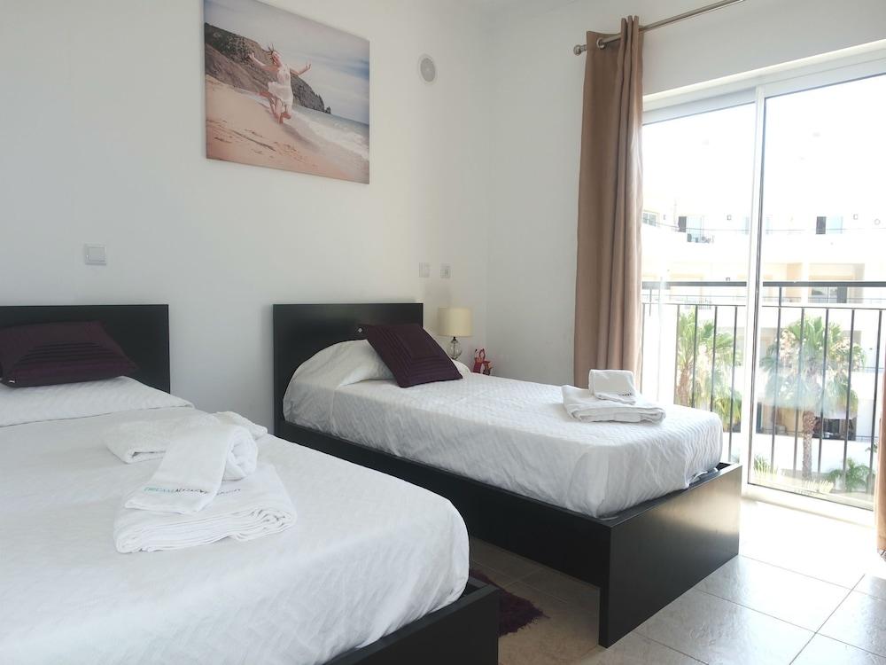 C04 - Pool View 3 Bedroom by DreamAlgarve