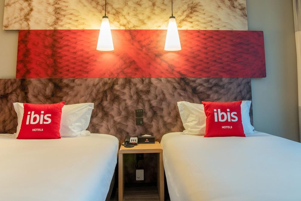 ibis Luoyang Baolong Square Hotel
