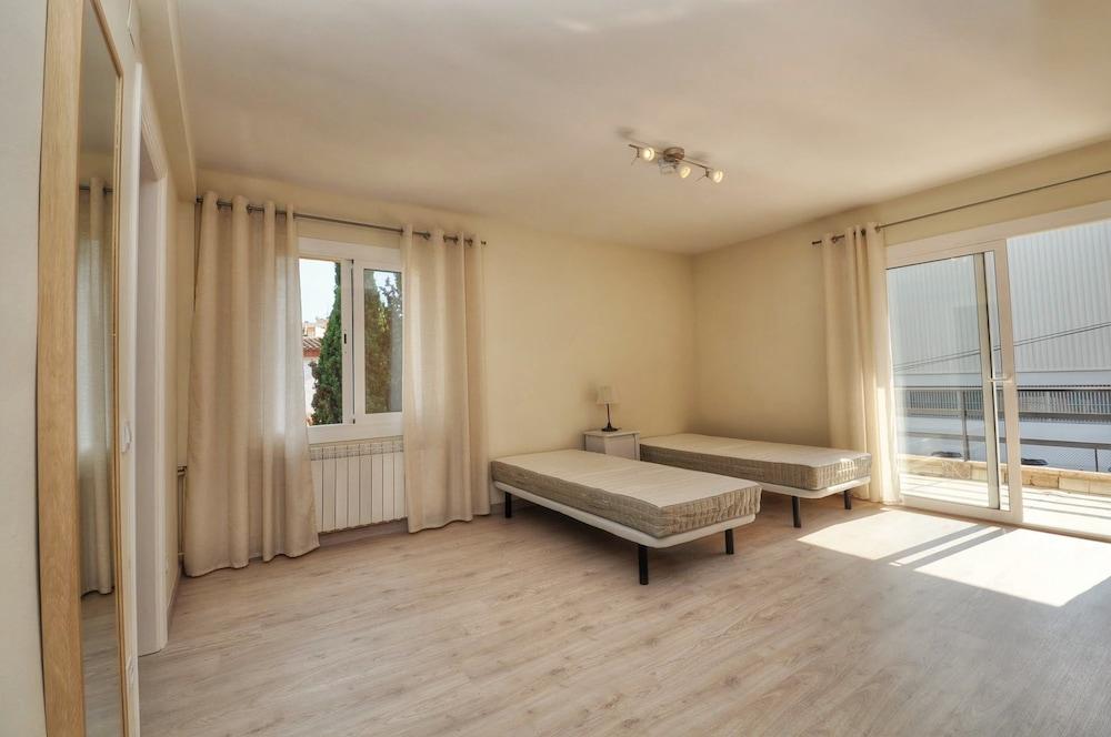 Big Apartment Caprabo