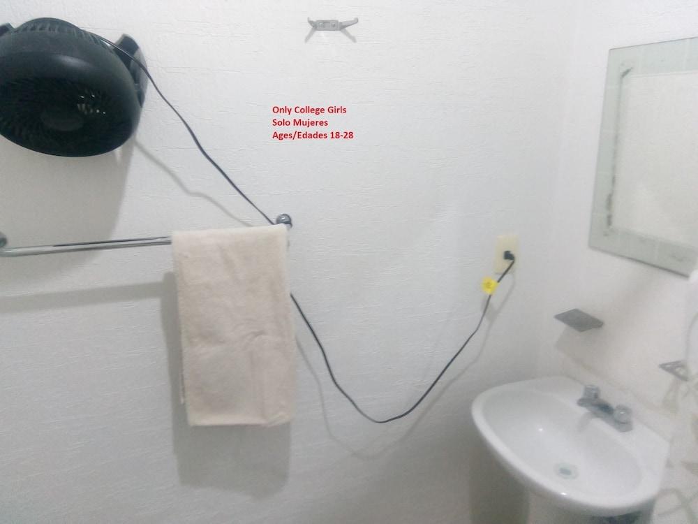 Cancun La Joya Pool Escape