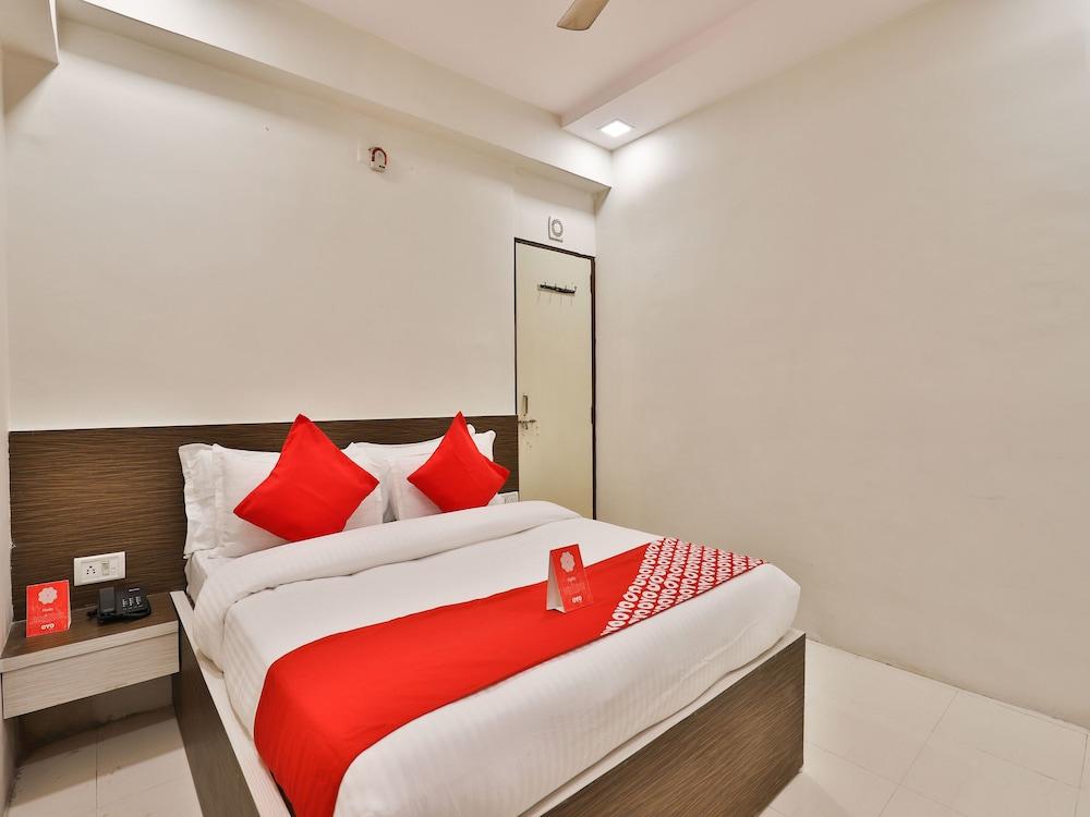 OYO 13598 Chandra Villas