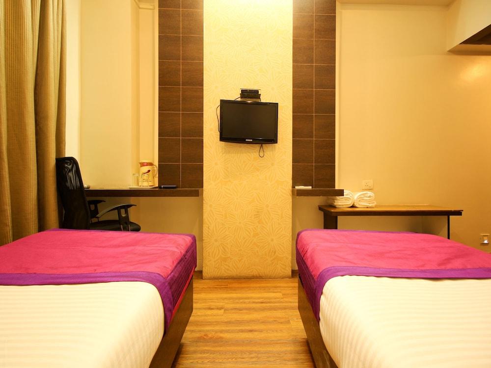 OYO 7752 Hotel Diva Residency