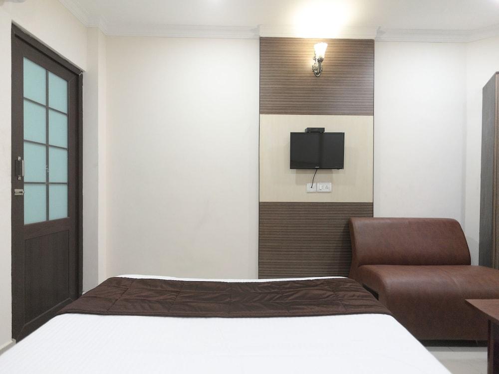 OYO 5230 Pan Residency