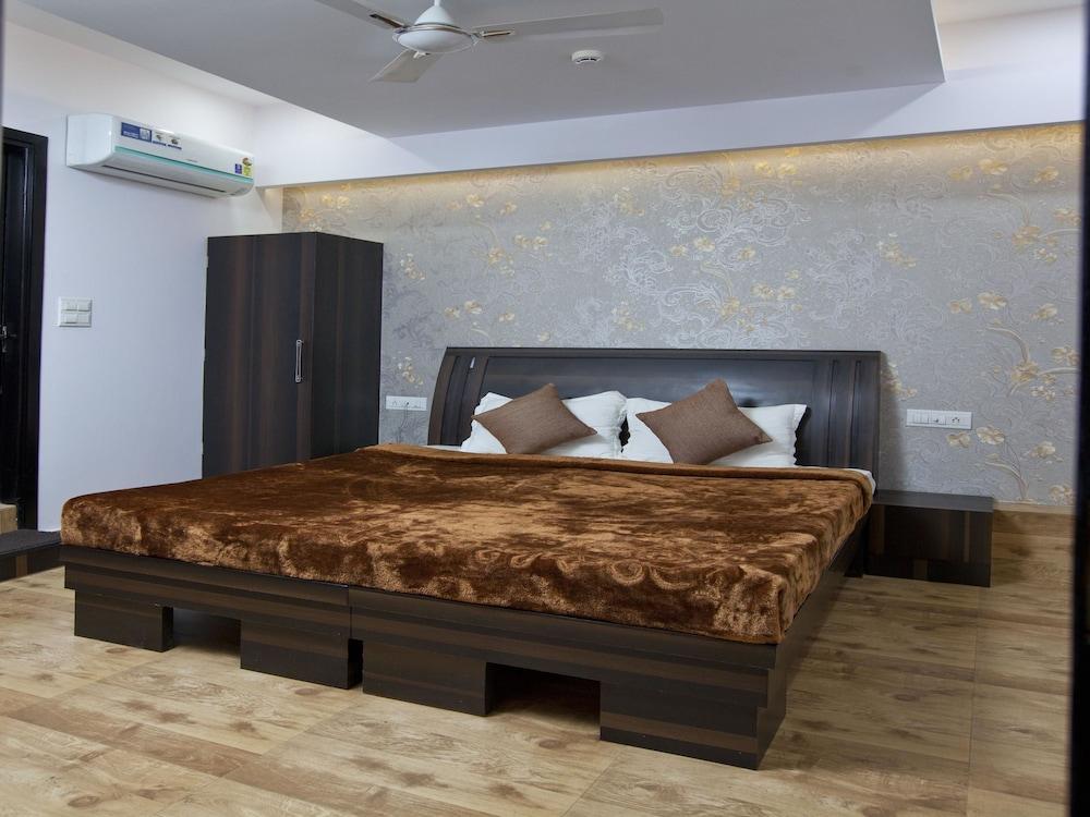 OYO 5385 Paschim Vihar