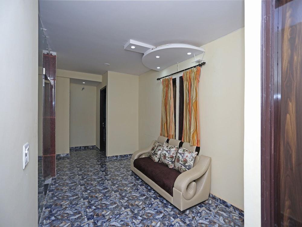 OYO 13028 Jhanvi palace