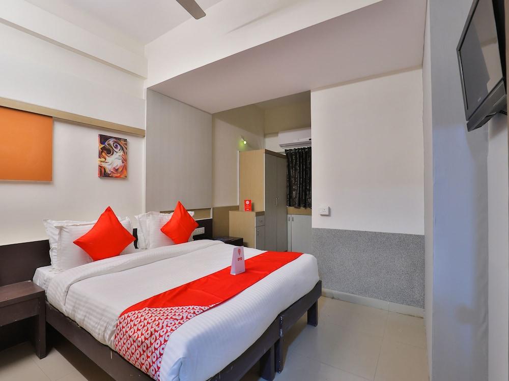 OYO 14942 Hotel Maple Leaf