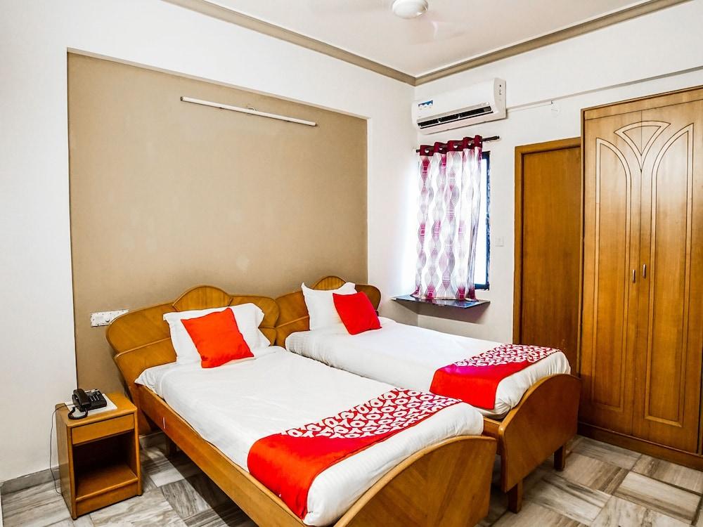 Capital O 12906 Amrutha Grand