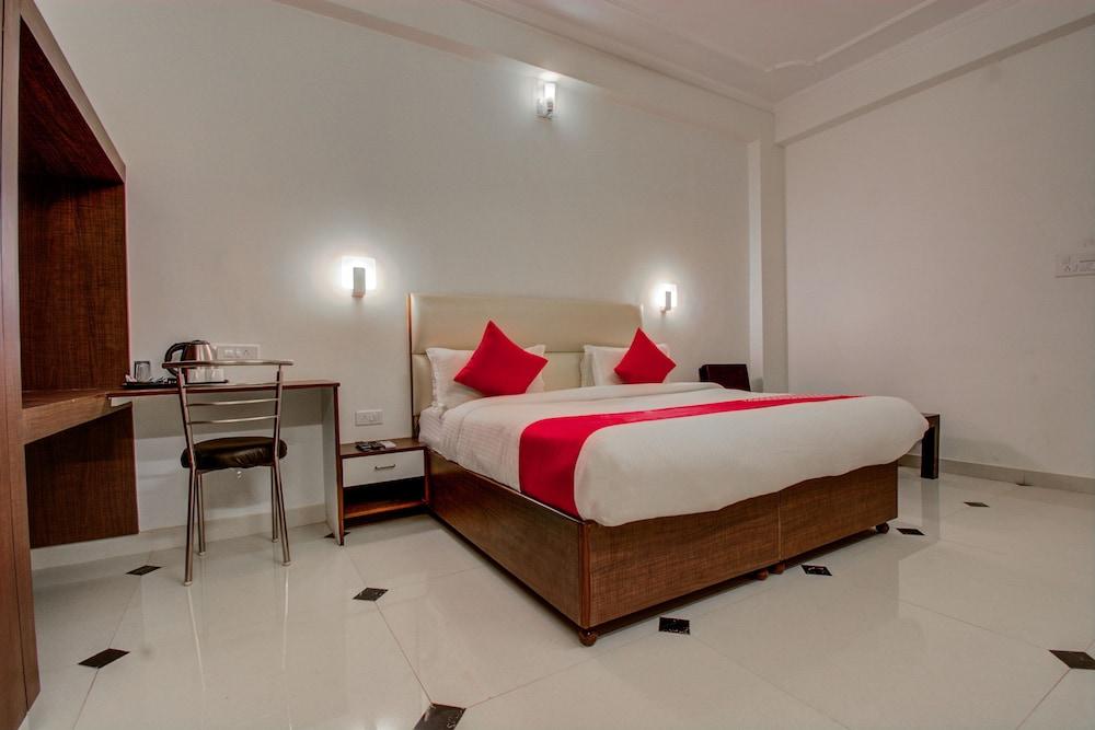 OYO 16579 Hotel Dream Palace