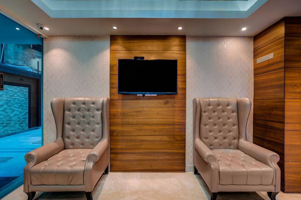 Capital O 16172 Hotel Radiant