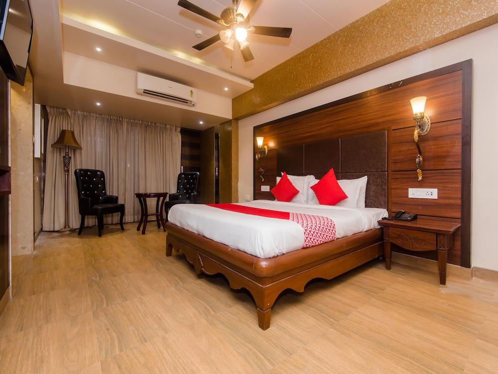 OYO 14699 Hotel Nakshatra Regency