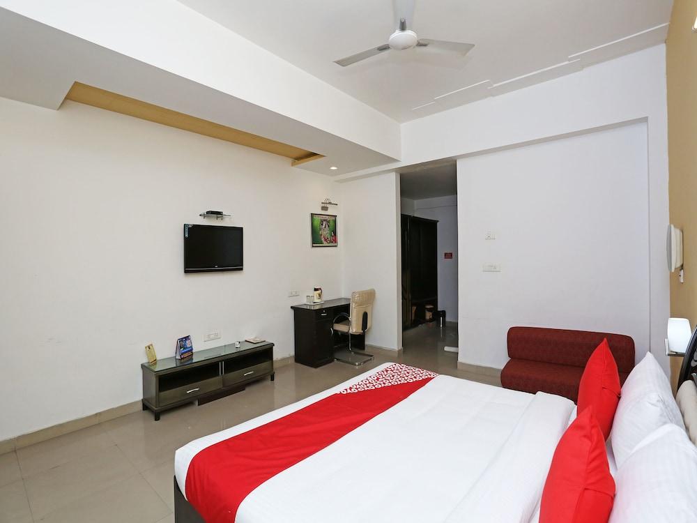 OYO 13564 Near Prem Mandir