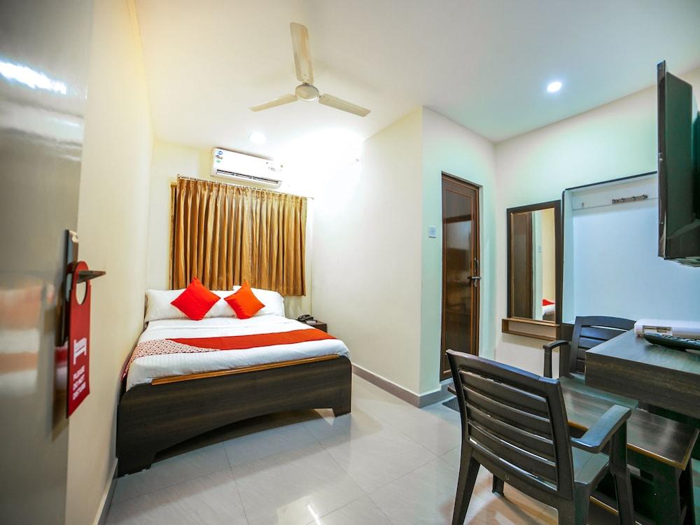 OYO 14506 Lalitha Convention