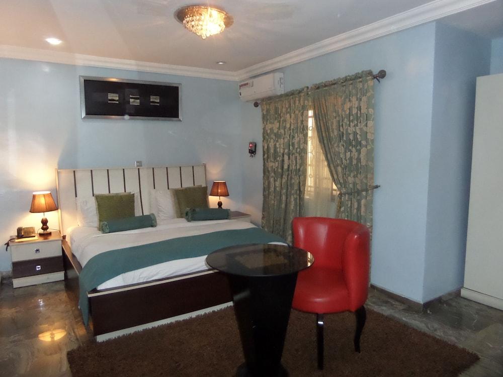 Islanders lounge limited