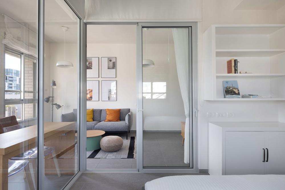 Bauhaus Boutique by TLV2rent