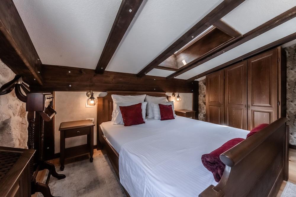 Talici Hill - Rustic Villas