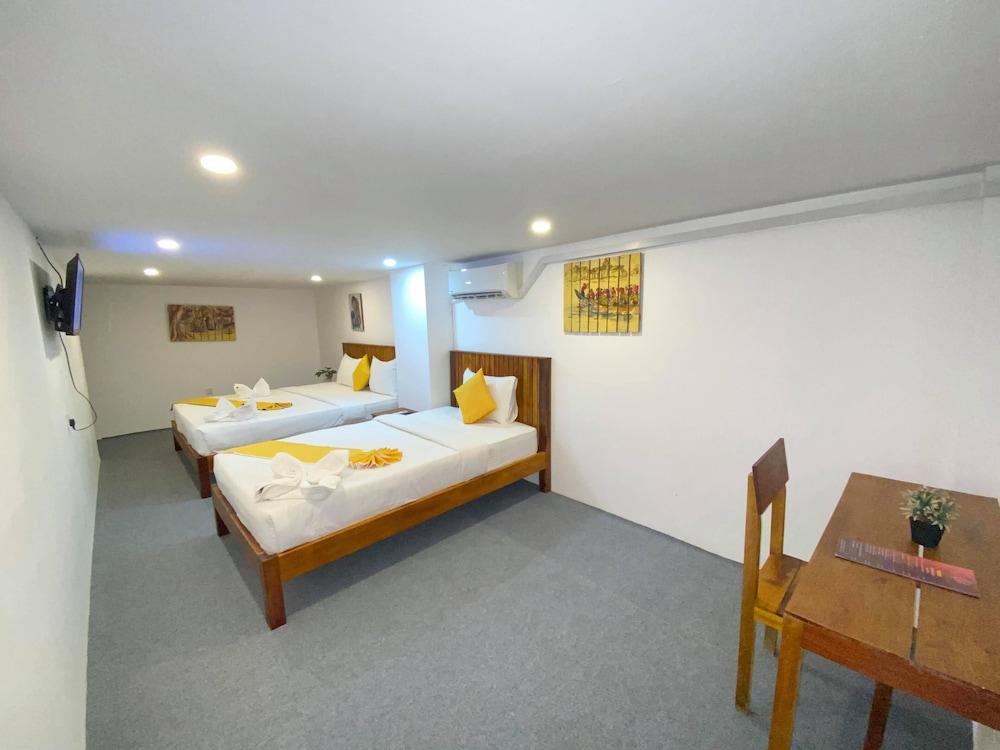 Grand Elevation Hotel