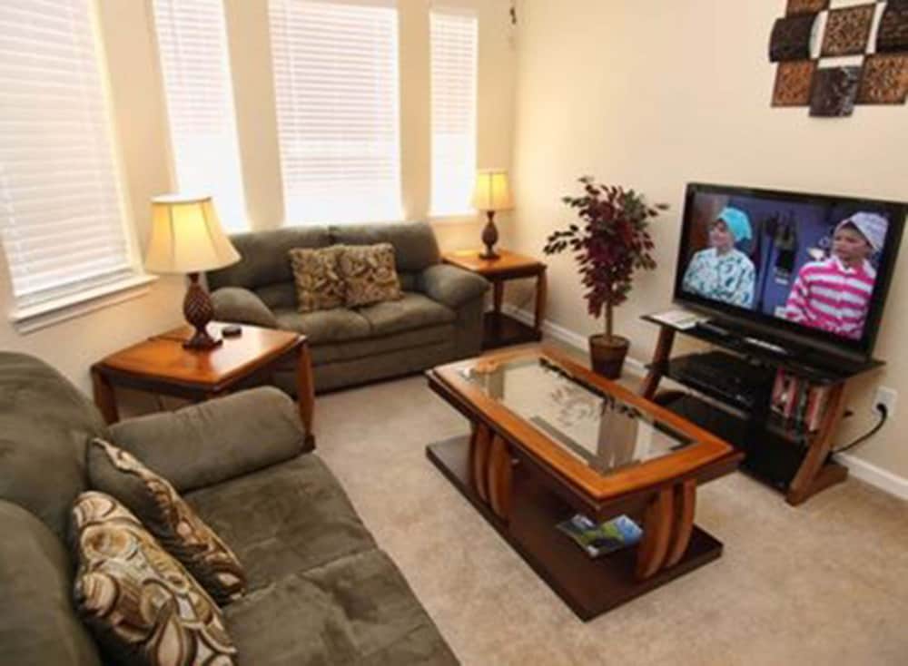 Luxury Poolview Penthouse