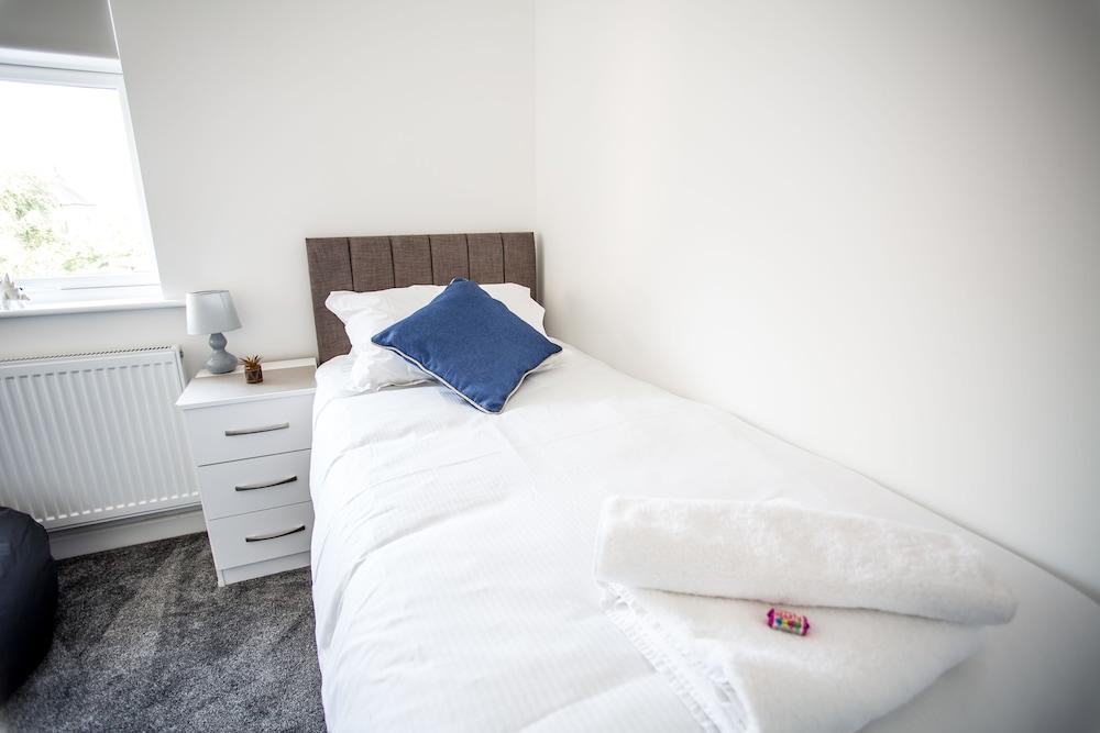 Entire House Tamworth