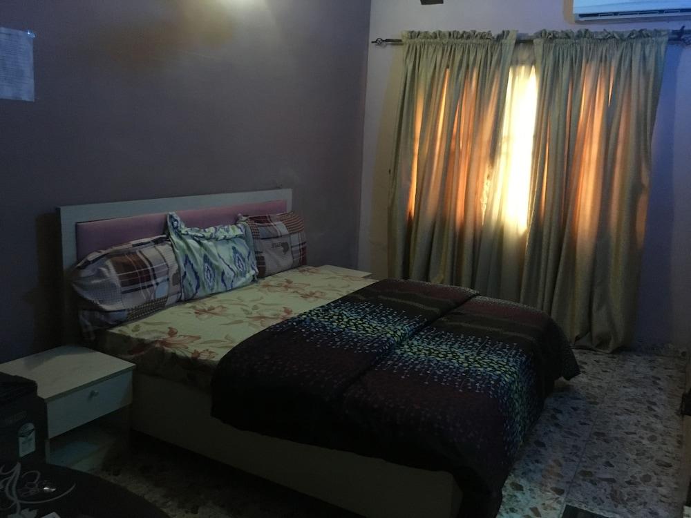 Lancaster Hotel & Suites