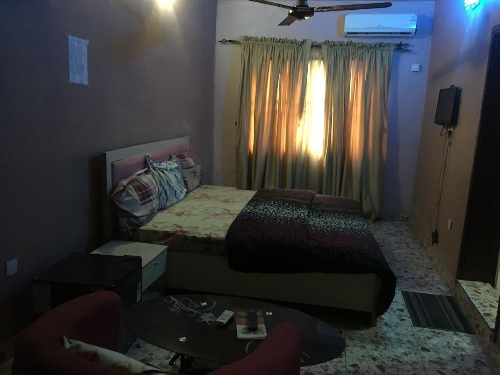 Lancaster Hotel & Suites