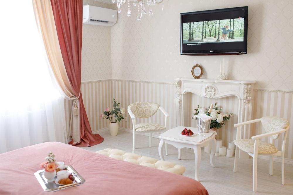 Royal Suite near Lake