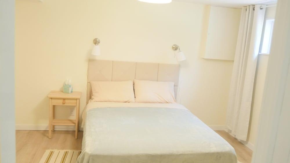 Applewood Hills Apartment