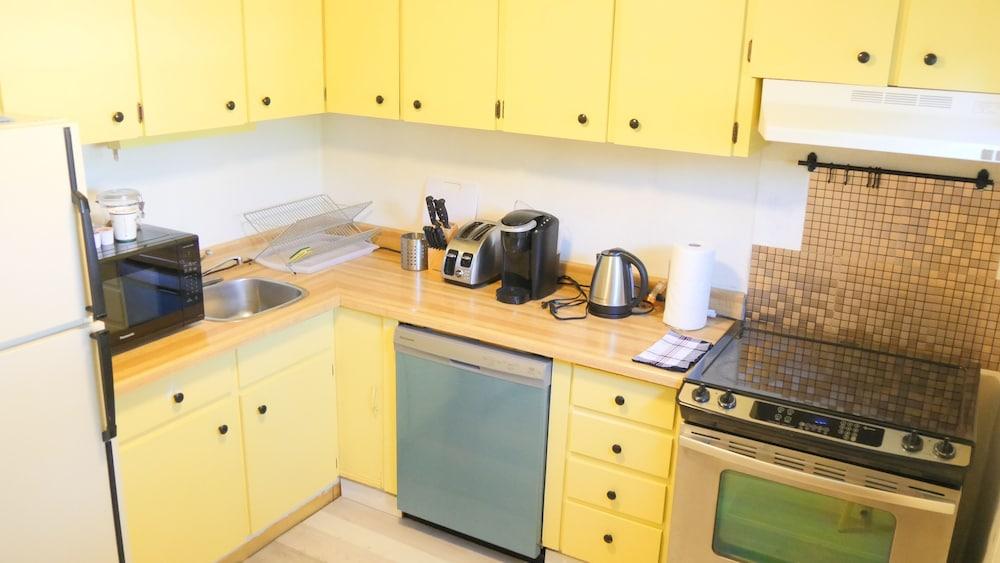 Applewood Hills Apartment