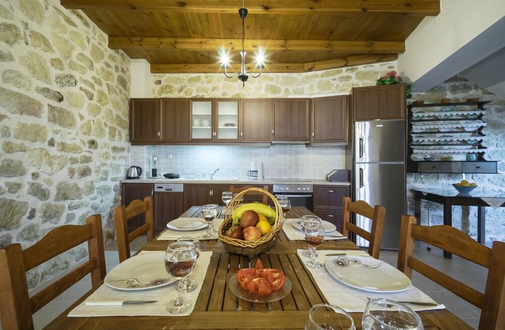 Traditional Apartments Kaladare