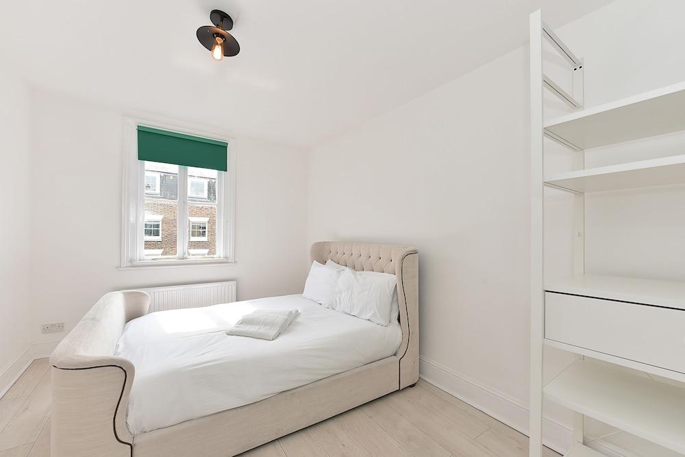 Bond Street Apartments