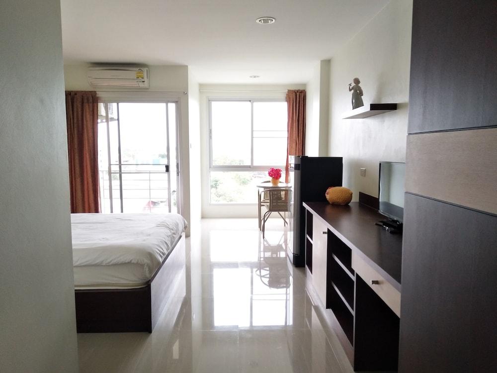 Siri Service Apartment