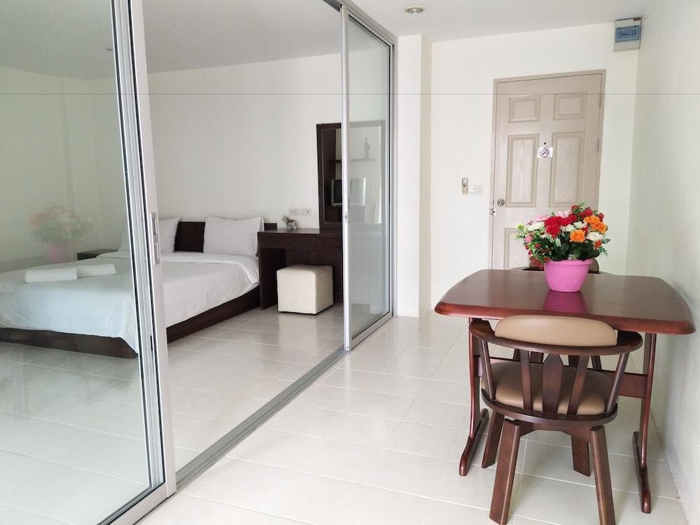 P. Place Service Residence