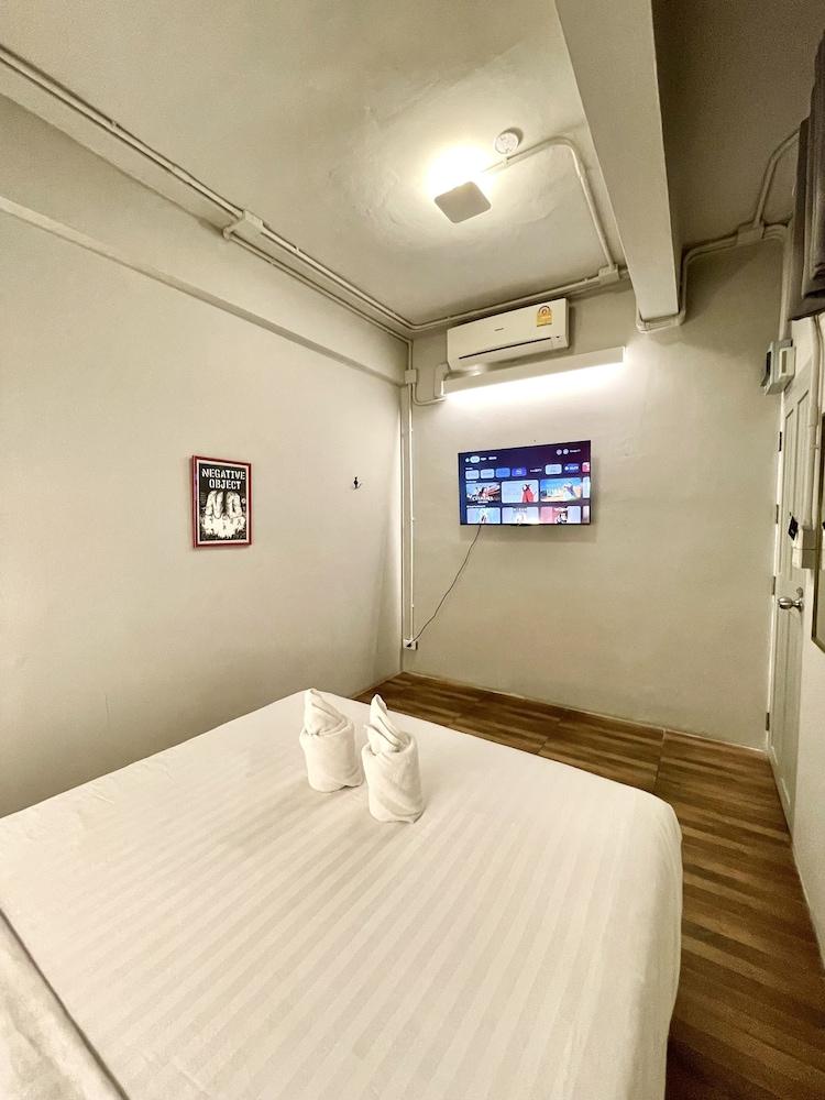 Hobnob Hostel - Adults Only