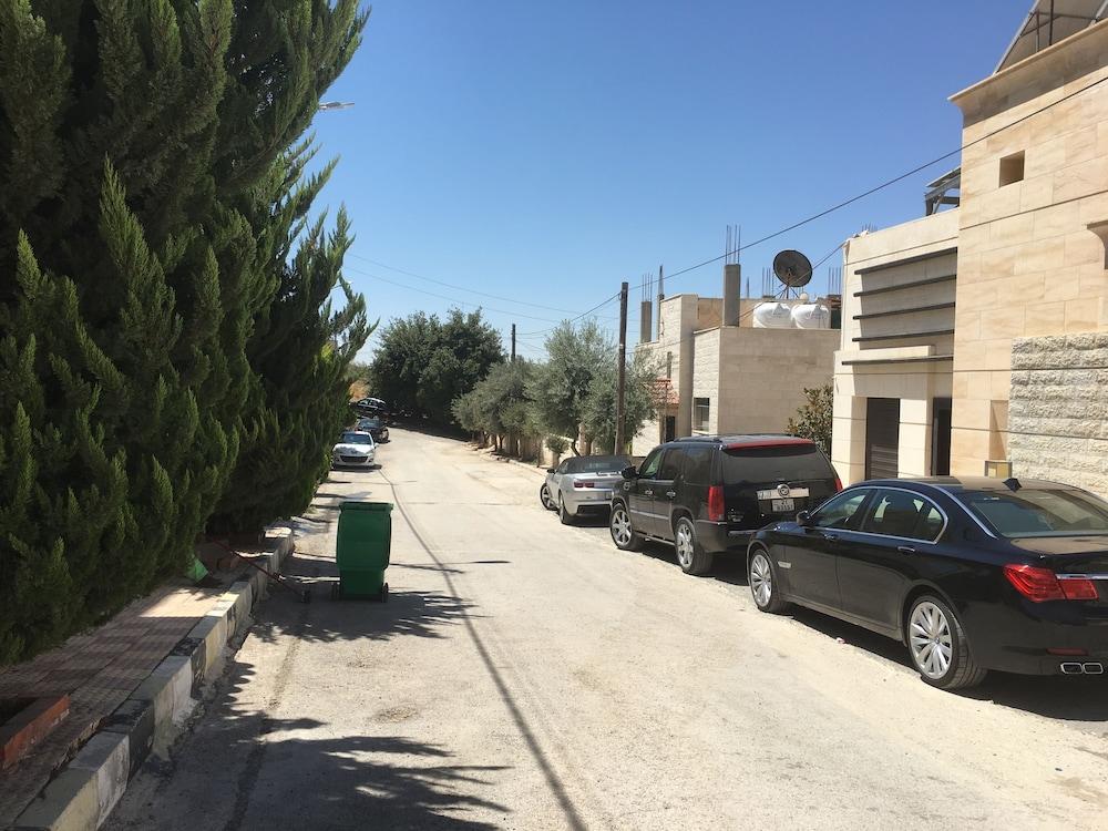 Dabouq luxury spaceous Apartment