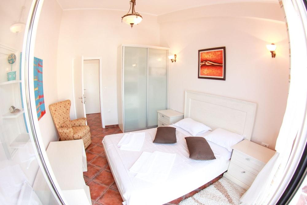 Mila & Aleksandr Apartments