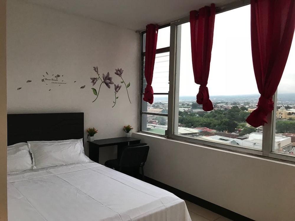 Hotel La Fortuna Roja