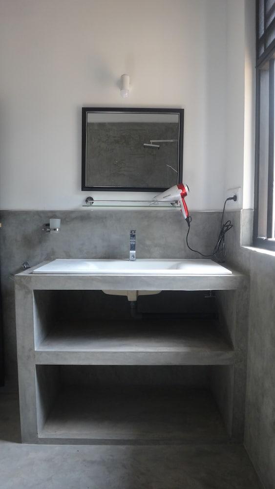 Seagulls Beach & Garden Cabanas