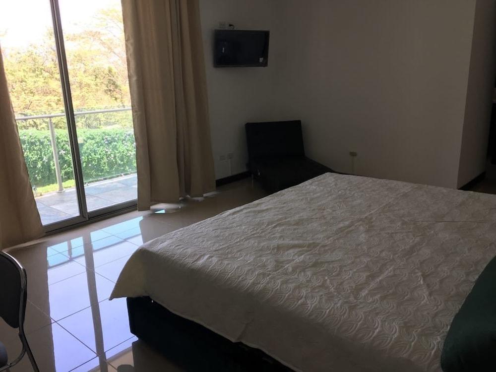 Las Yagrumas Condo Escazu